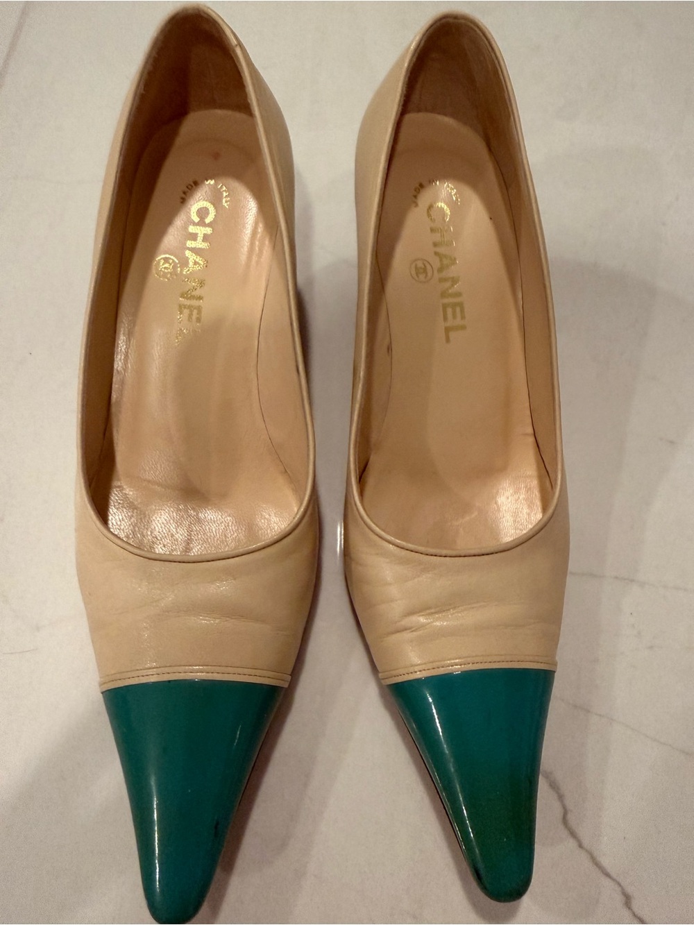 CHANEL Beige Leather Pumps with Teal Patent Pointed Toes